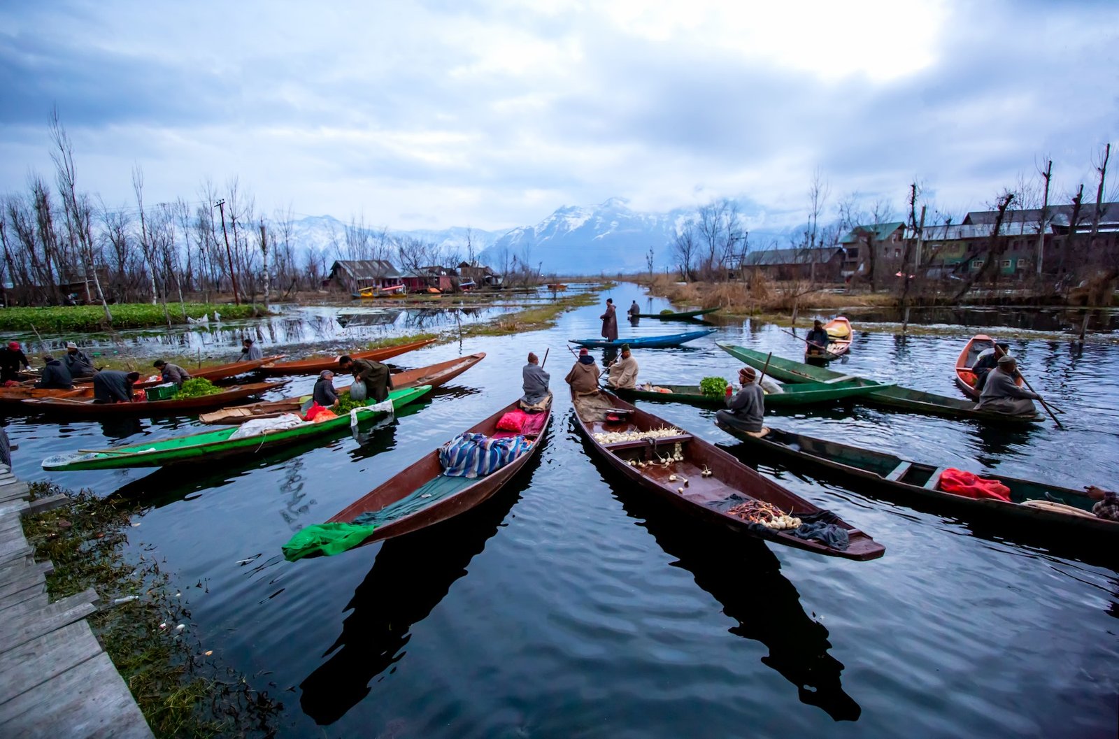Morning market with boats at Kashmir
